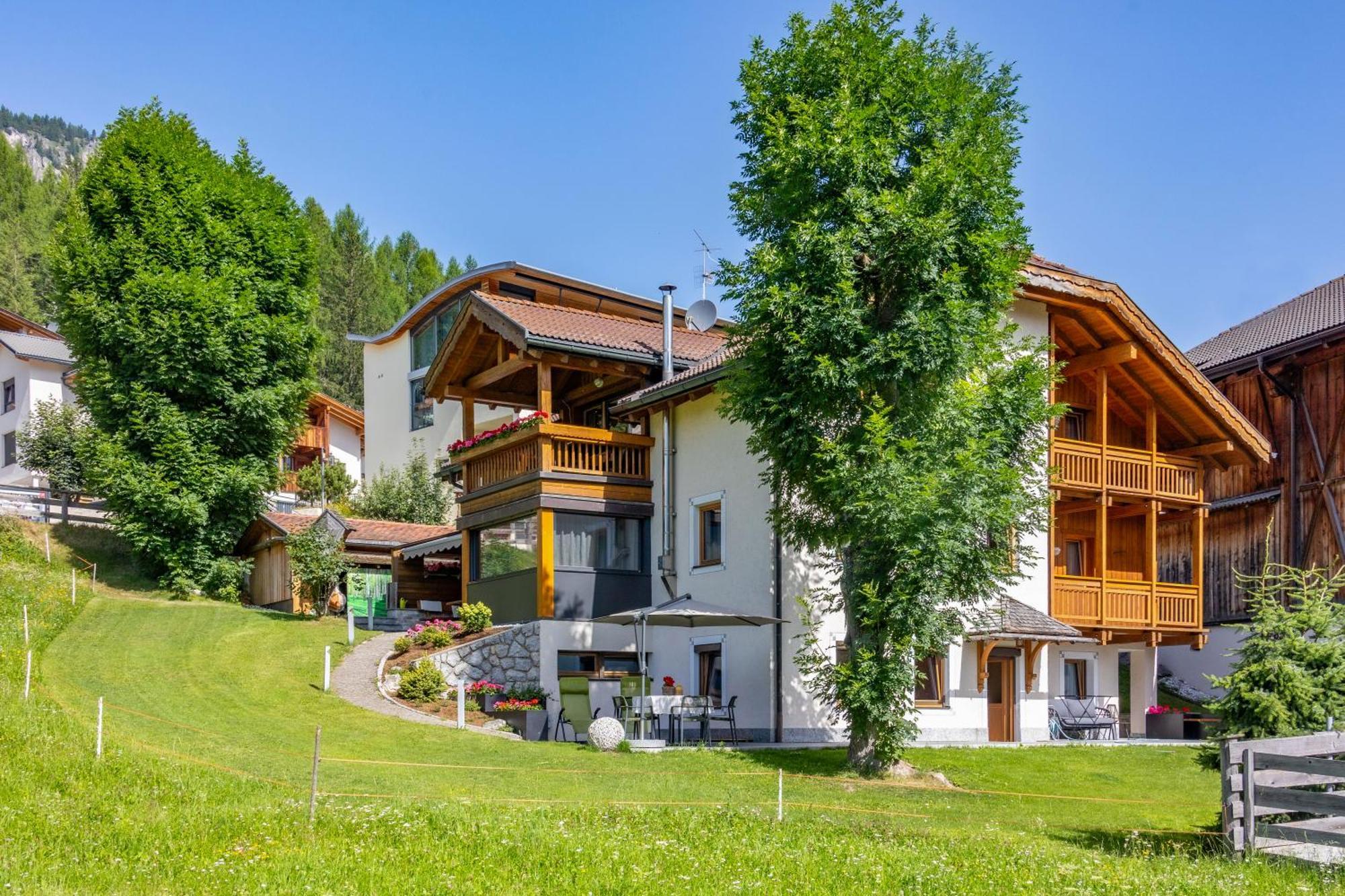 Appartamenti Loretta La Villa  Esterno foto